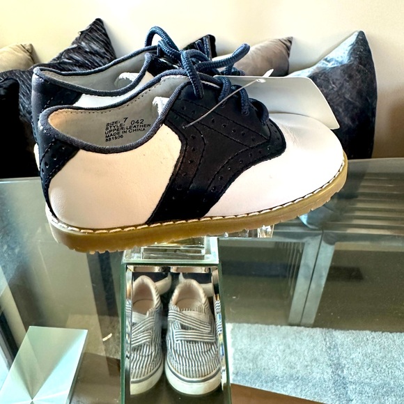 Toddler shoes size 7 - Picture 1 of 3